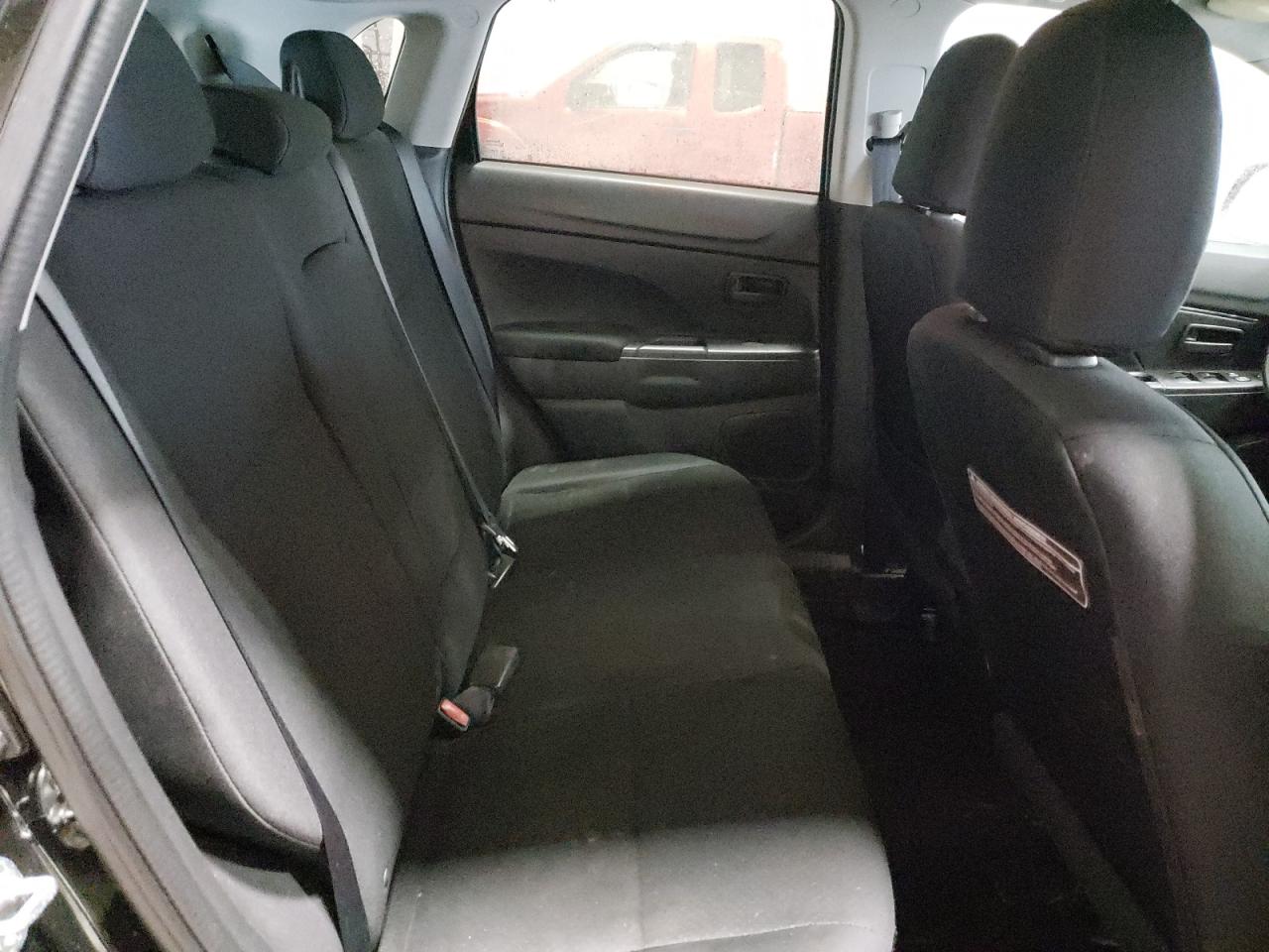 2013 Mitsubishi Outlander - Image 11