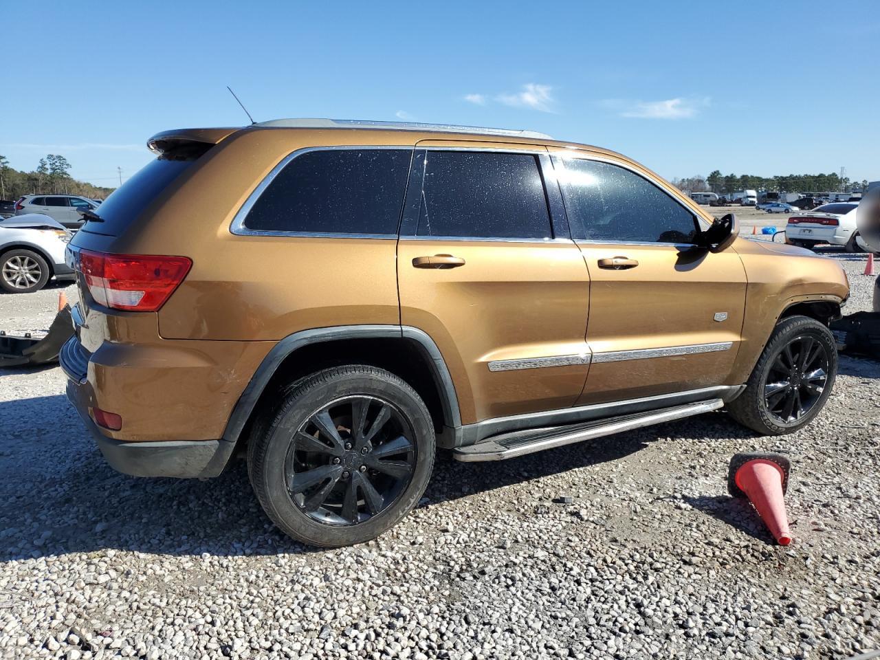 2011 Jeep Grand Cherokee - Image 3