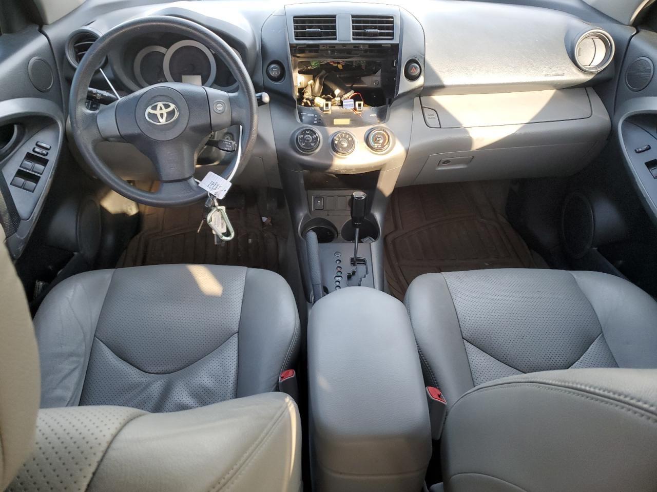 2010 Toyota RAV 4 - Image 8