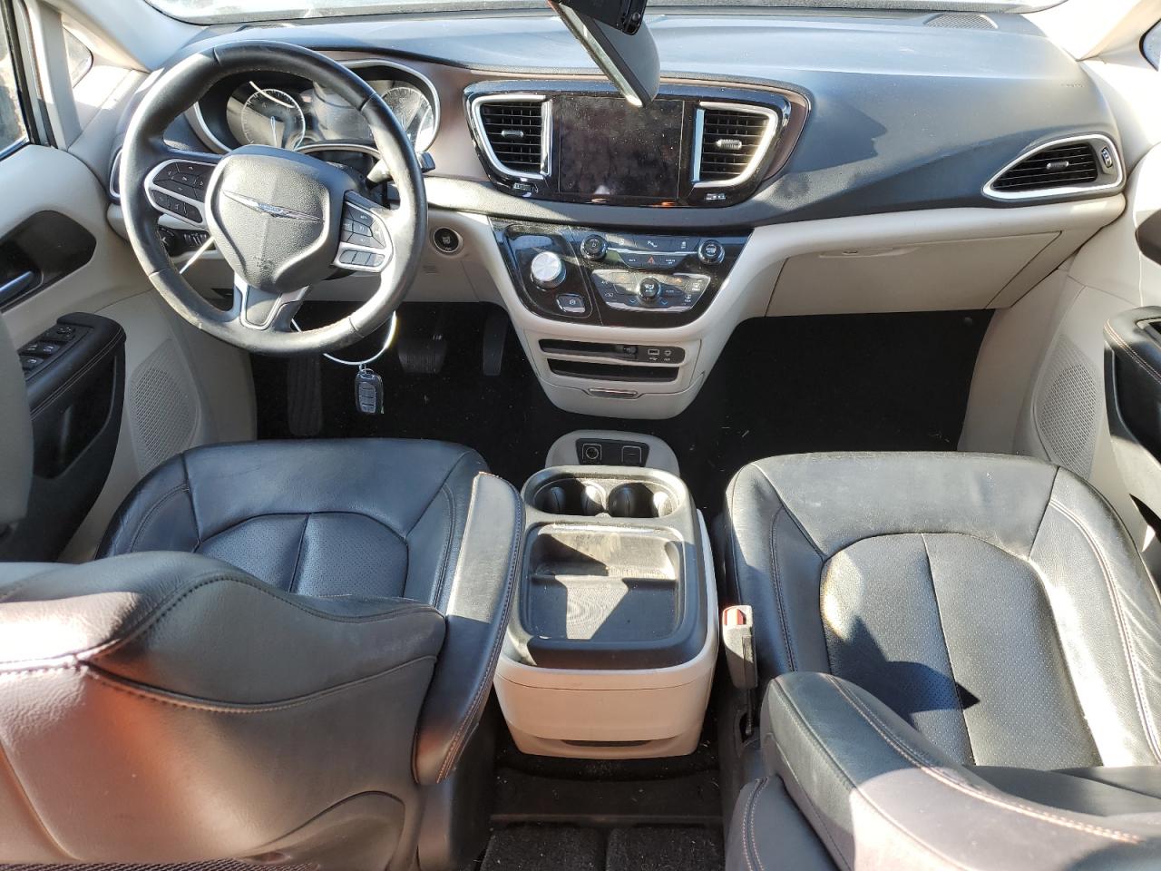 2018 Chrysler Pacifica - Image 8