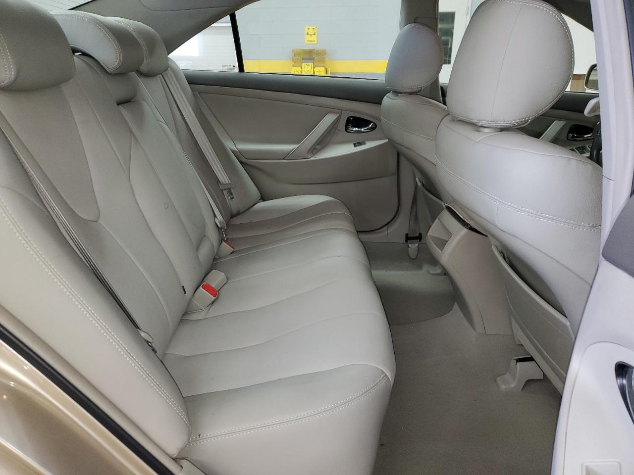2011 Toyota Camry - Image 10