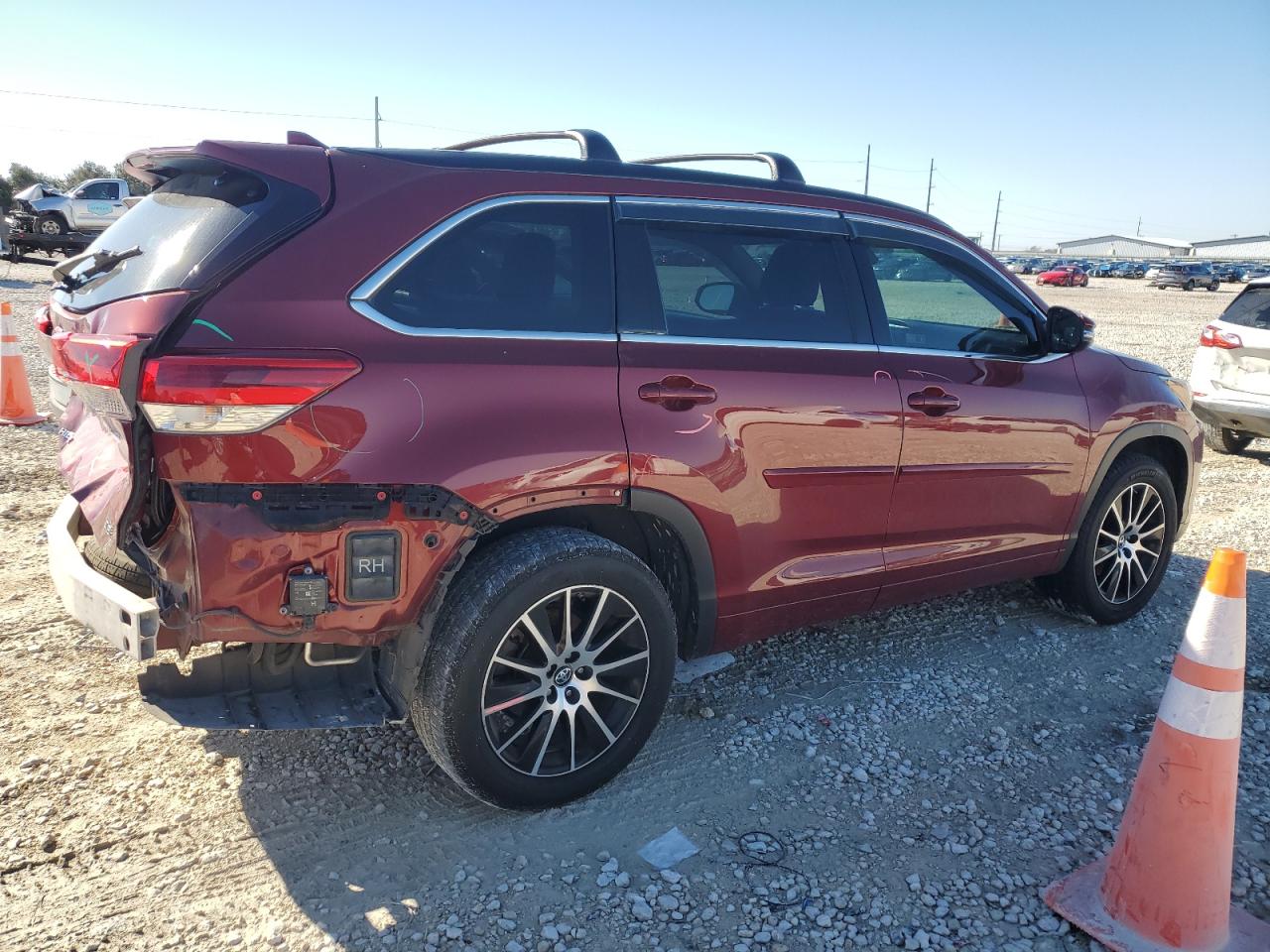 2018 Toyota Highlander - Image 3
