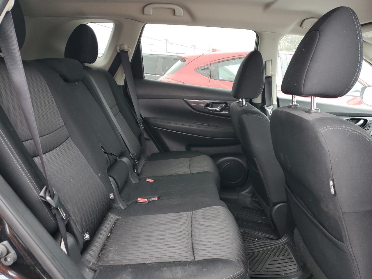 2018 Nissan Rogue - Image 11