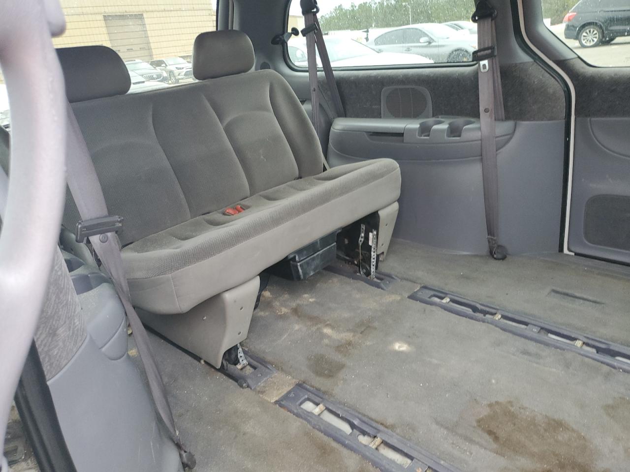 1998 Chrysler Town & Country - Image 10