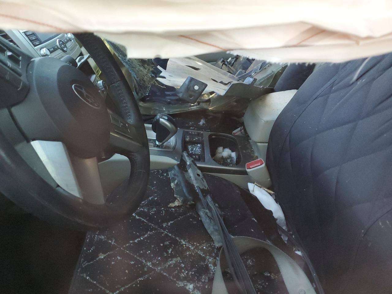 2010 Subaru Outback - Image 8