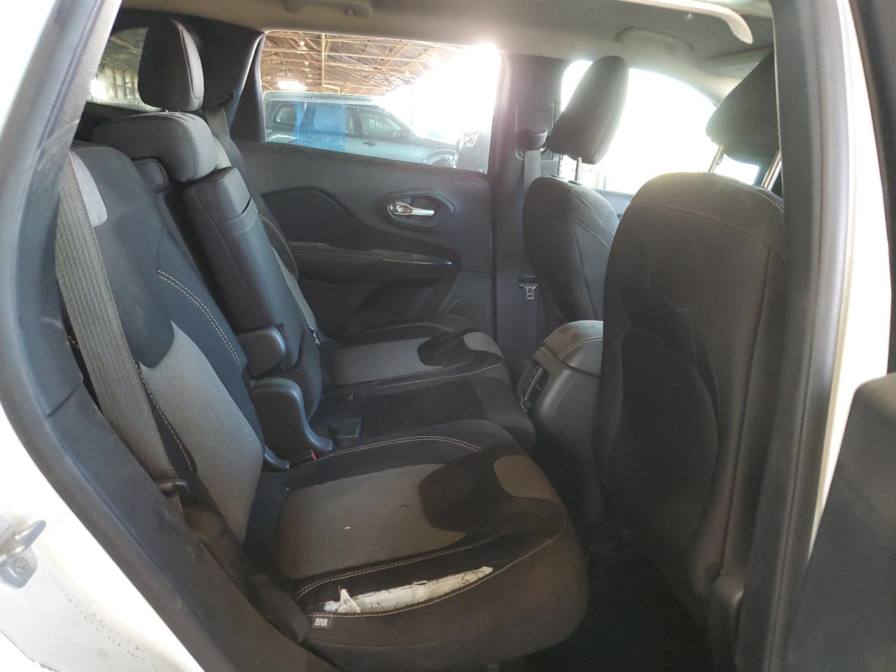 2015 Jeep Grand Cherokee - Image 11