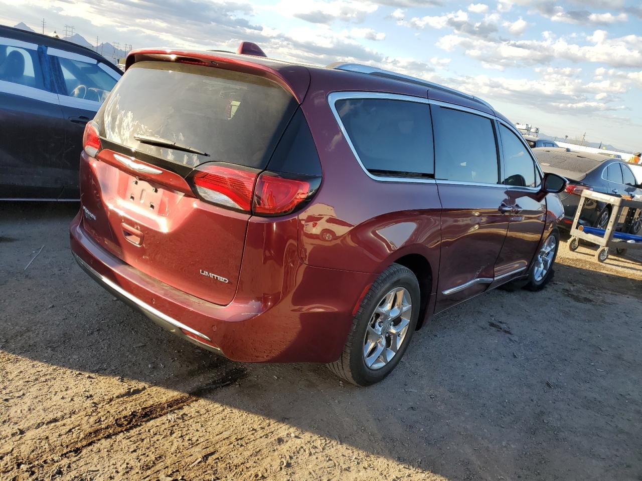 2017 Chrysler Pacifica - Image 3