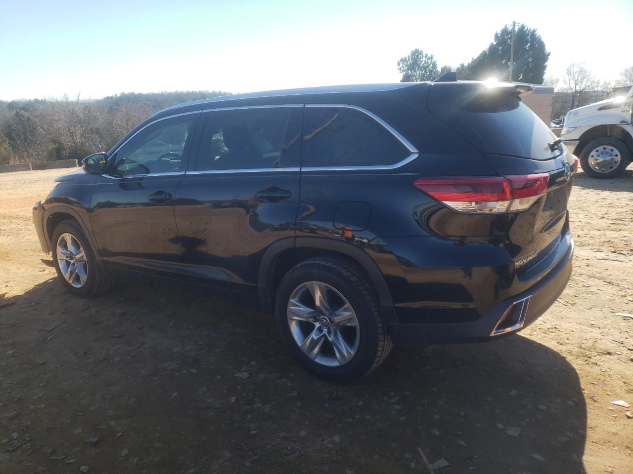 2019 Toyota Highlander - Image 2