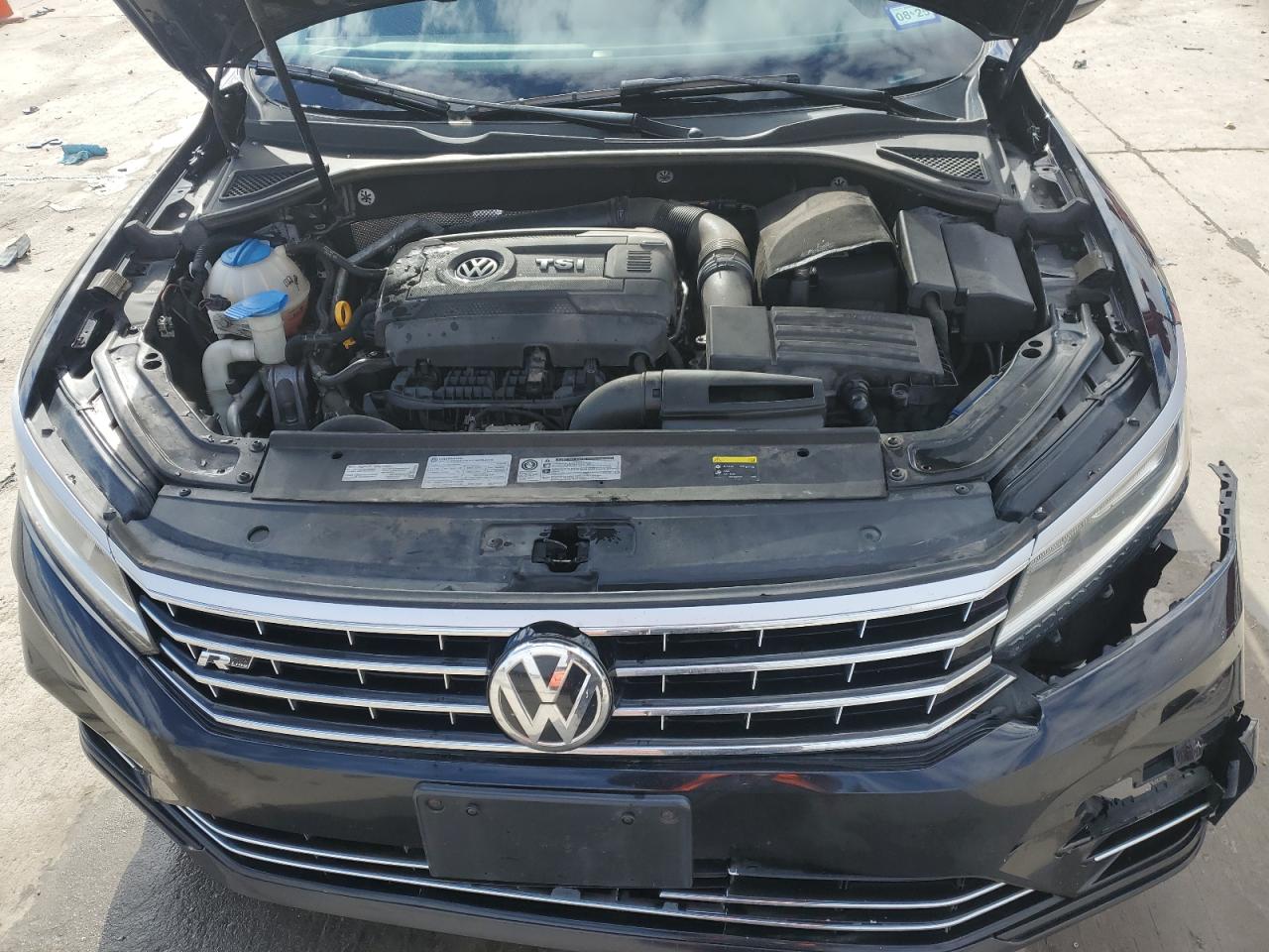 2017 Volkswagen Passat - Image 11