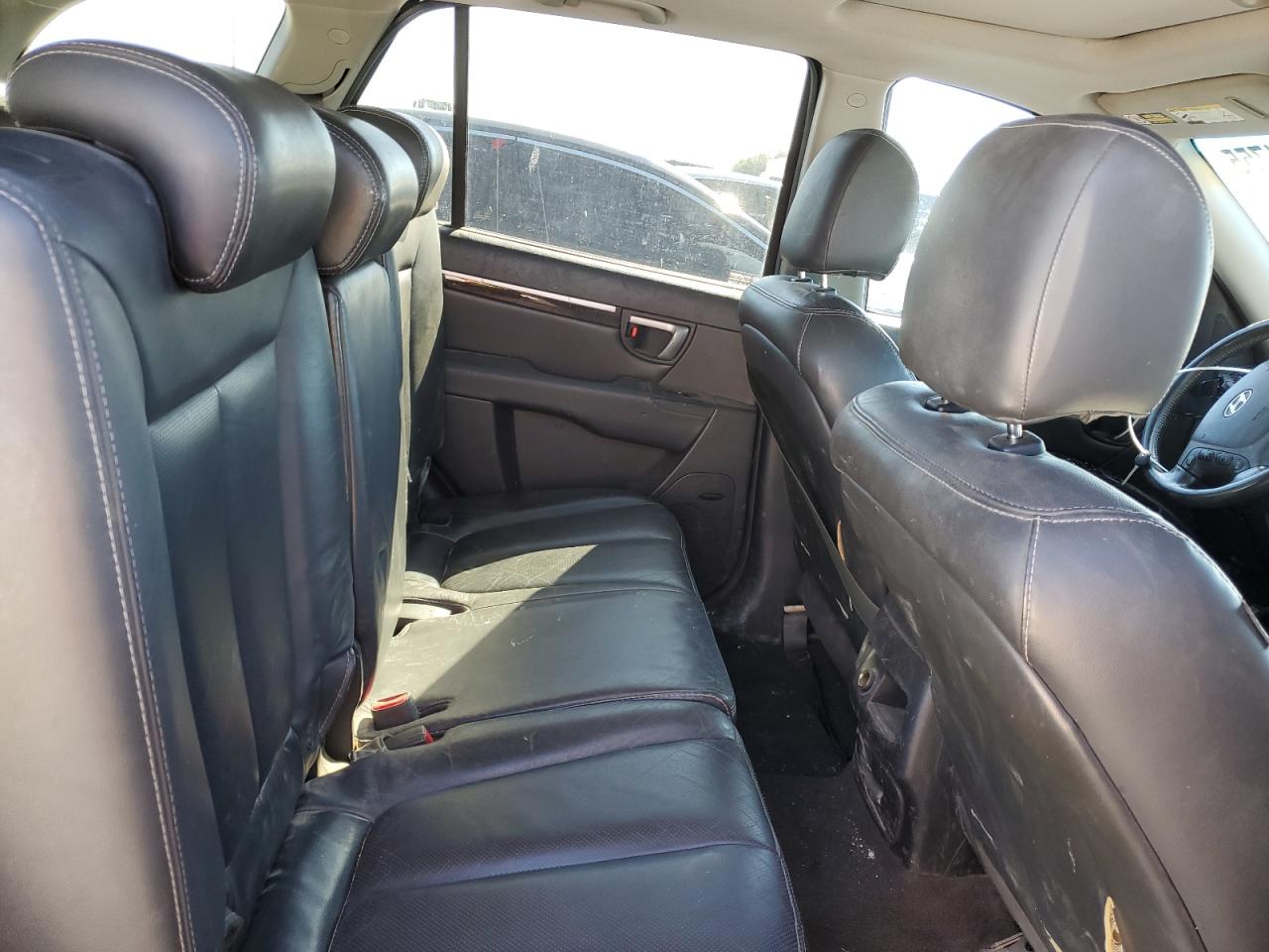 2009 Hyundai Santa Fe - Image 11