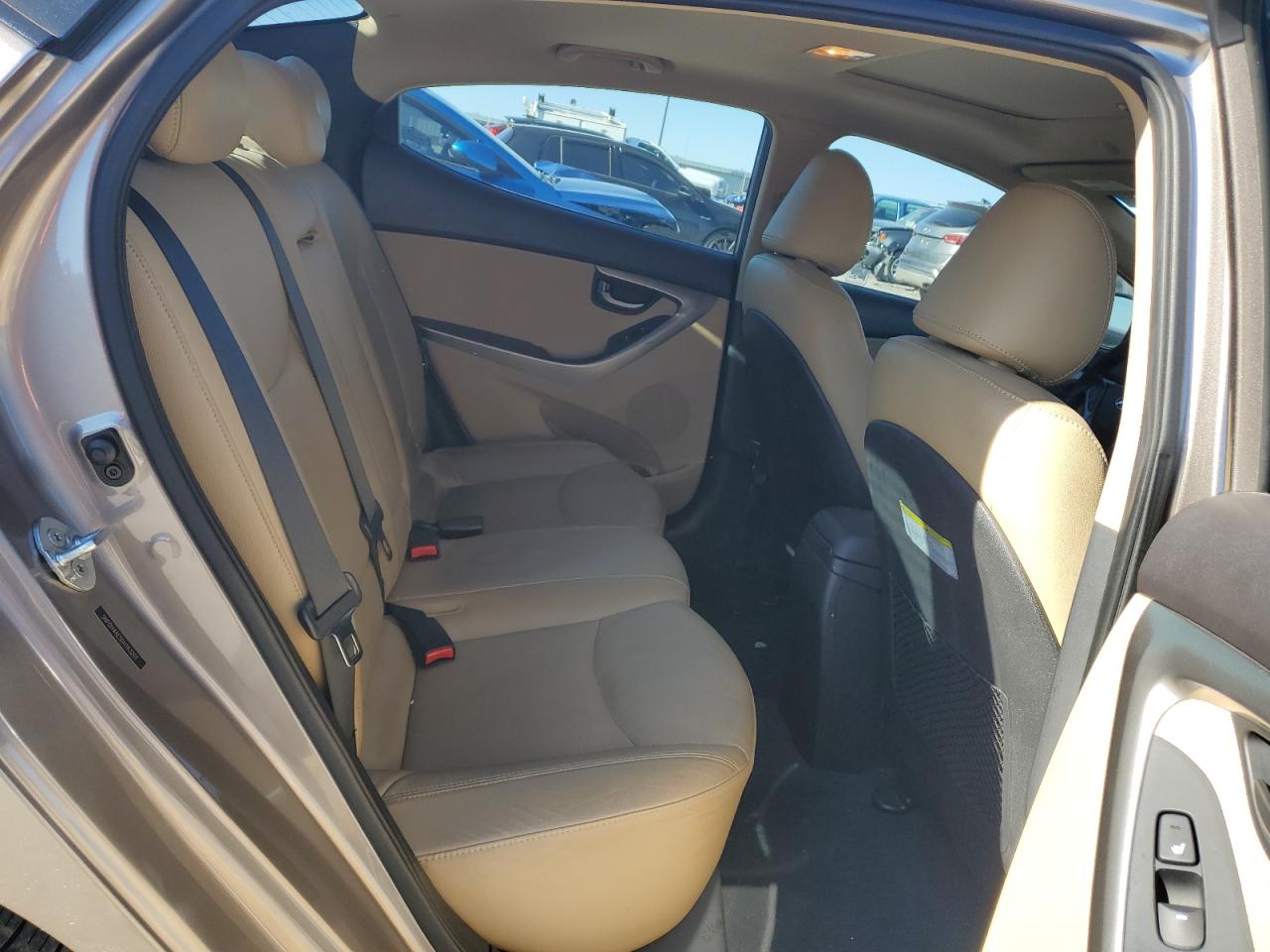 2013 Hyundai Elantra - Image 10