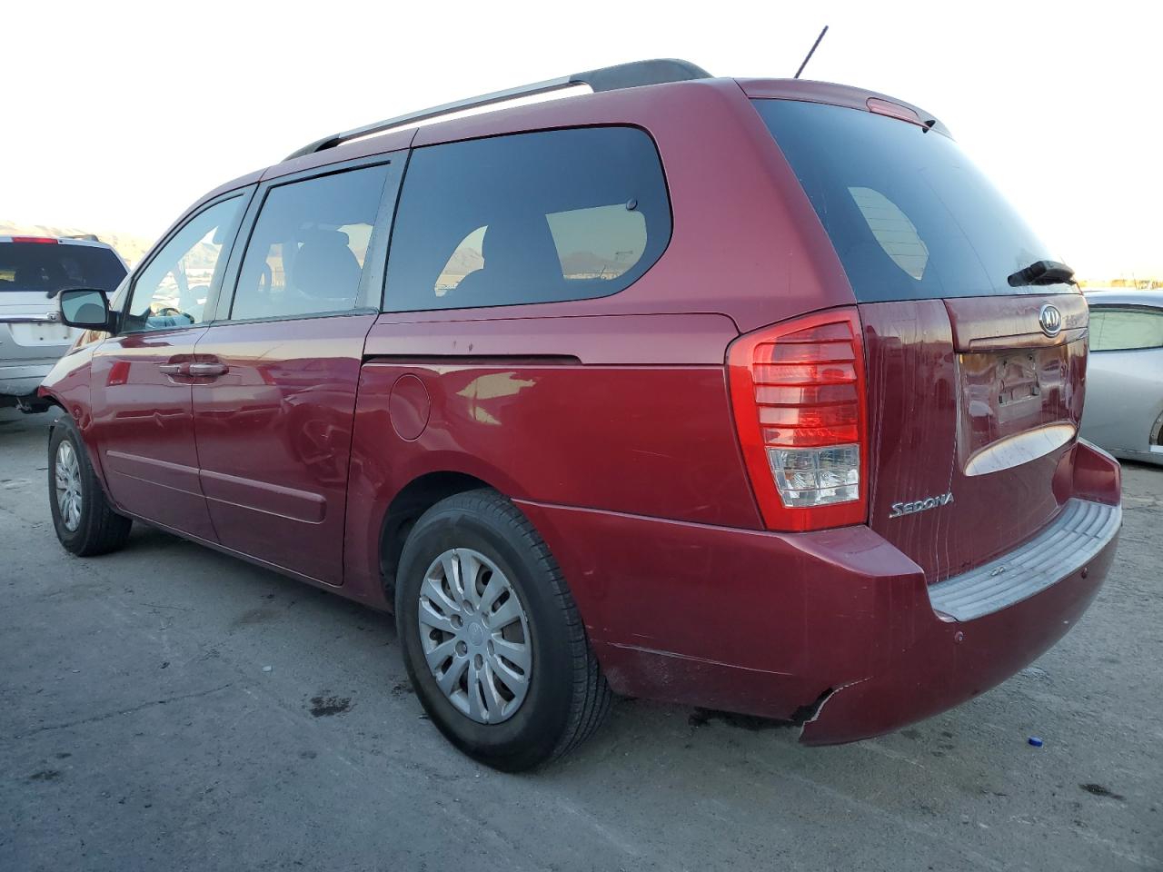 2011 Kia Sedona - Image 2