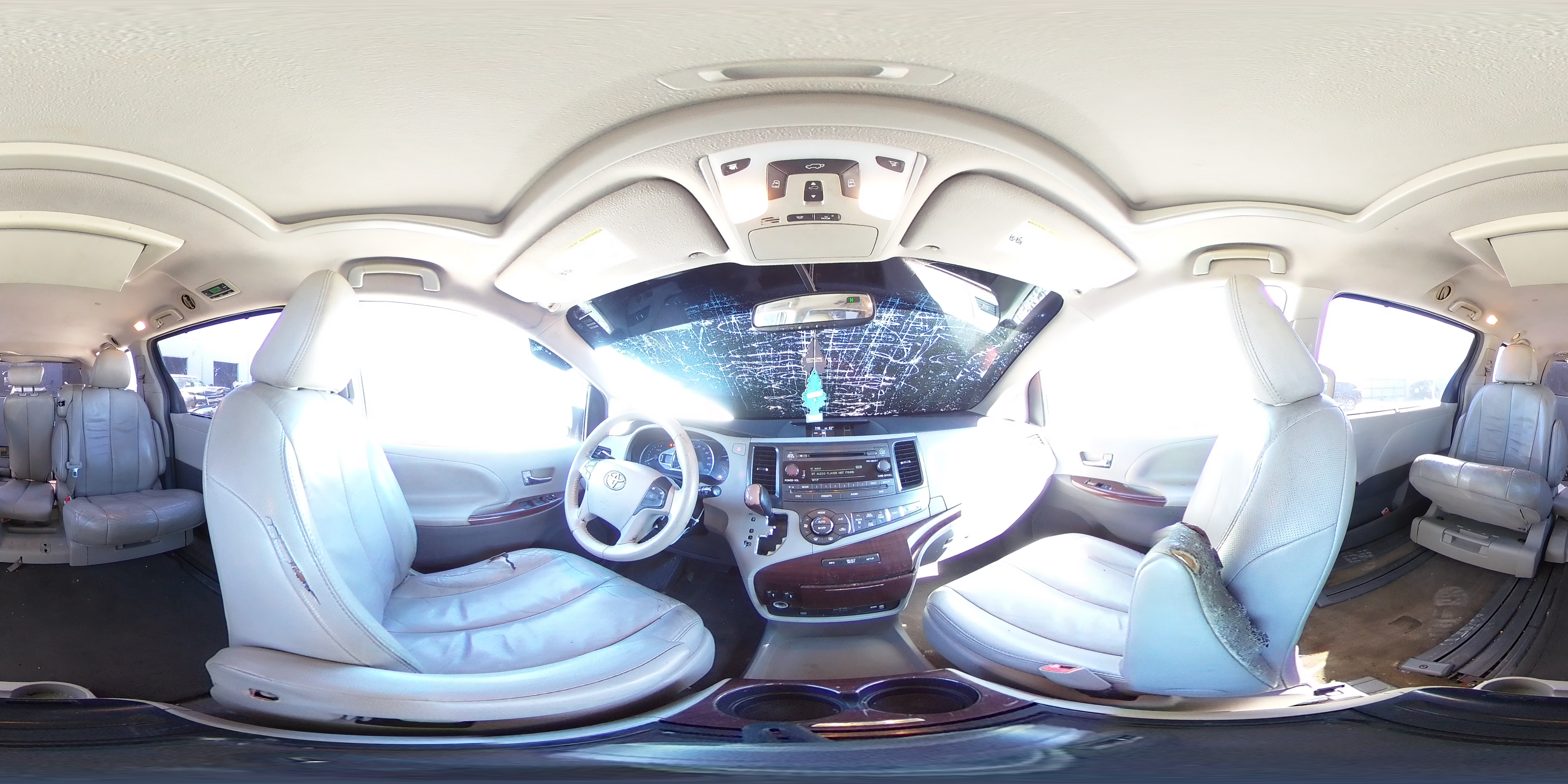 2012 Toyota Sienna - Image 13