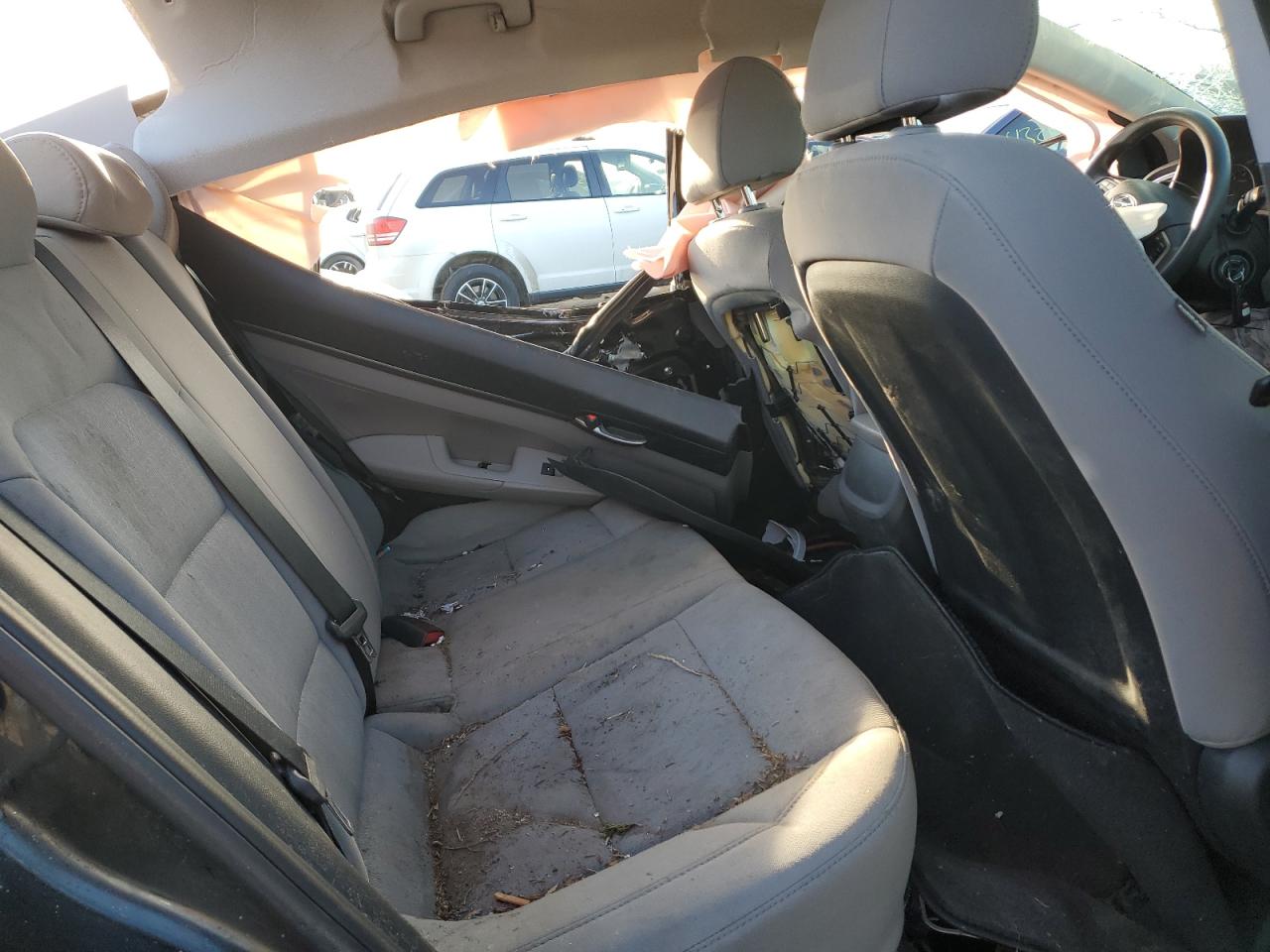 2018 Hyundai Elantra - Image 11