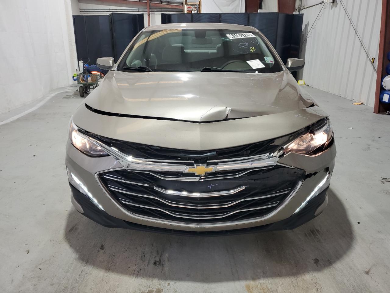 2022 Chevrolet Malibu - Image 5