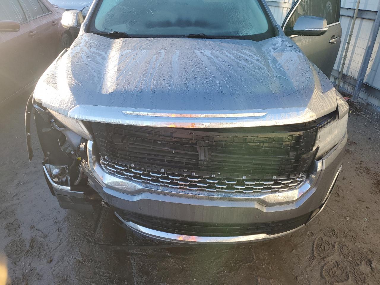 2022 GMC Acadia - Image 12