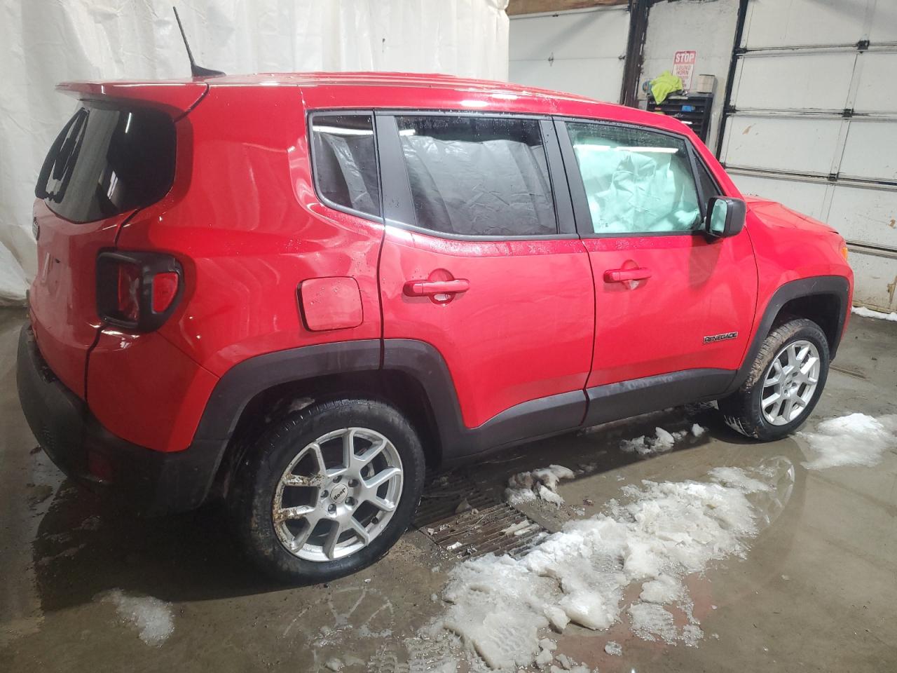 VIN ZACNJDB11PPP70158 2023 JEEP RENEGADE no.3