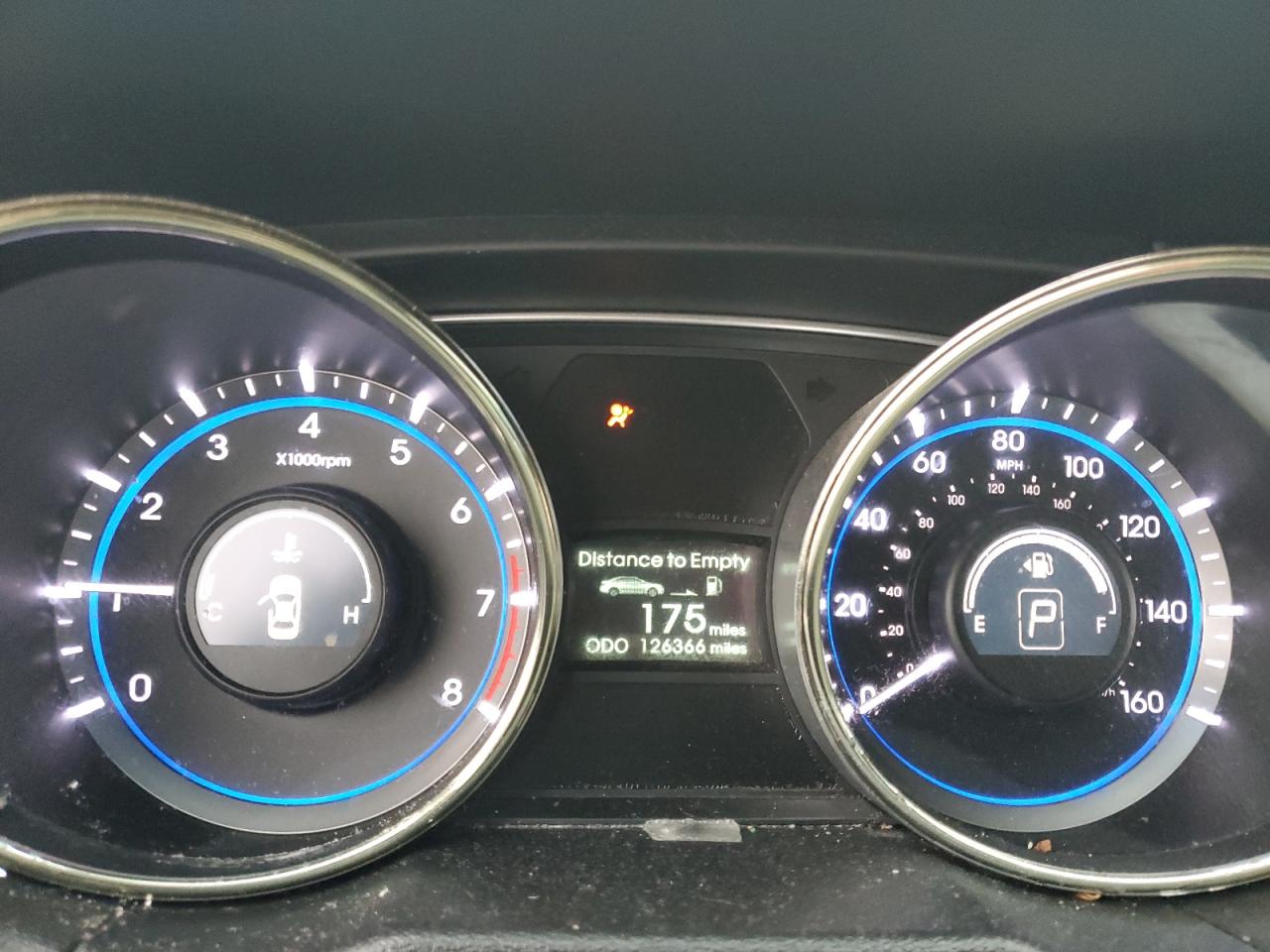 2012 Hyundai Sonata - Image 9
