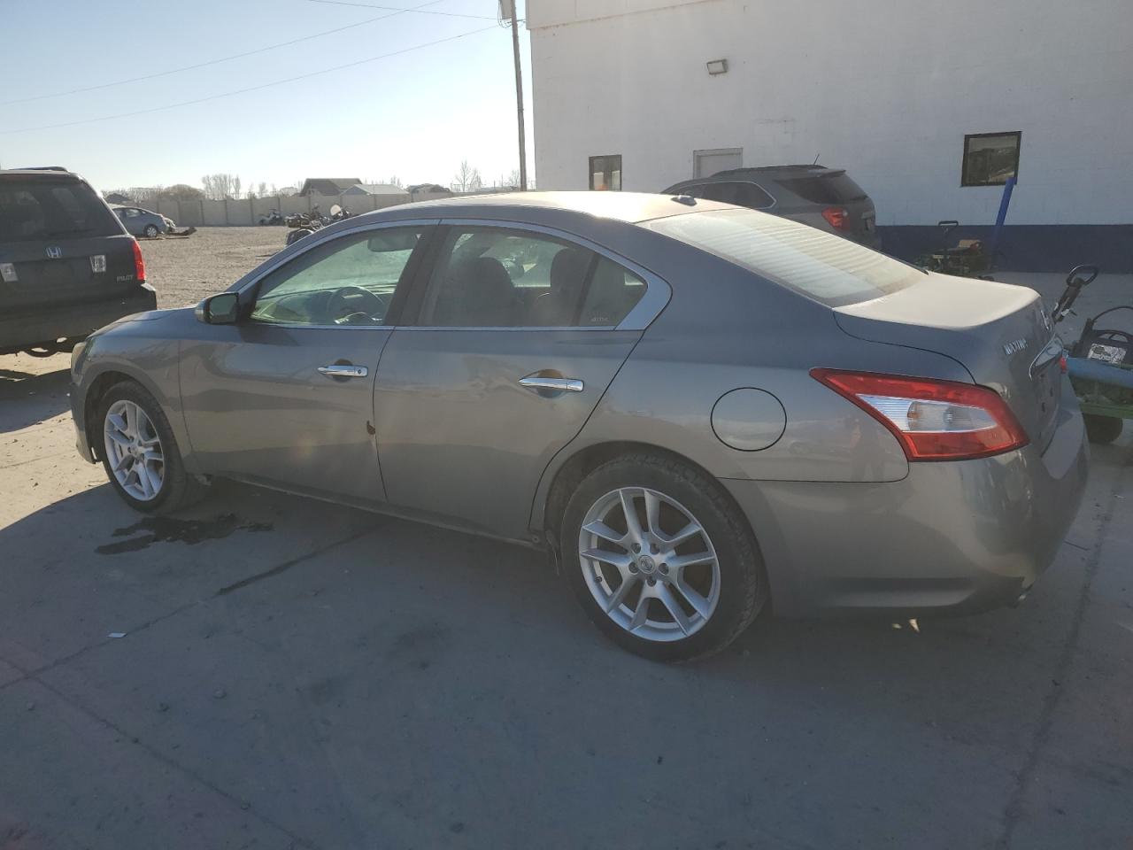 2009 Nissan Maxima - Image 2