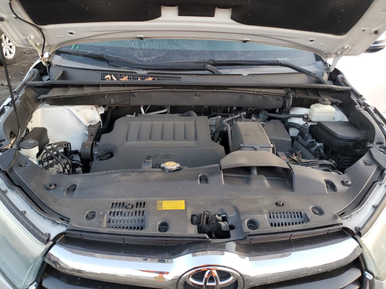 2015 Toyota Highlander - Image 12