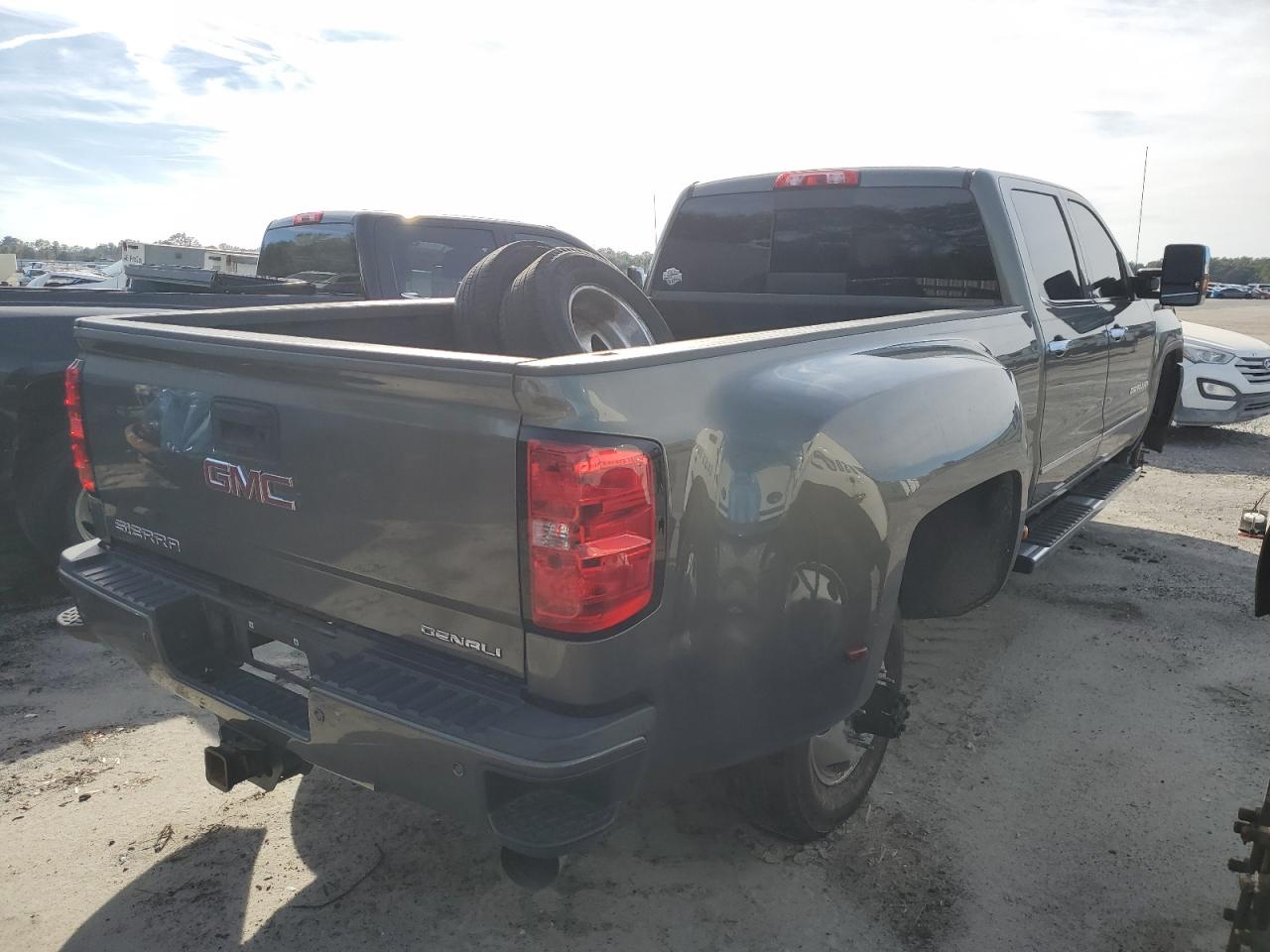 2018 GMC Sierra - Image 3