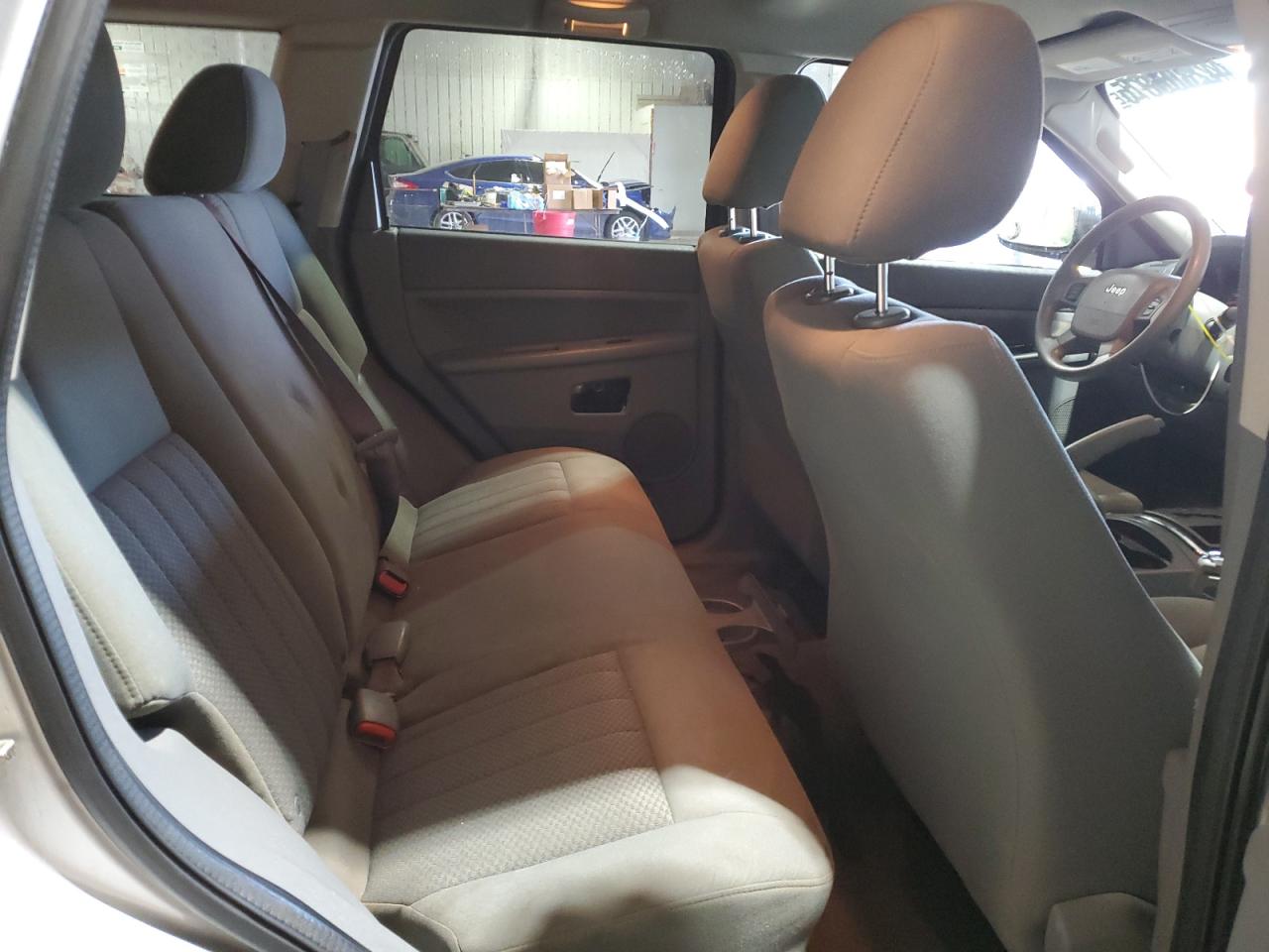 2005 Jeep Grand Cherokee - Image 11