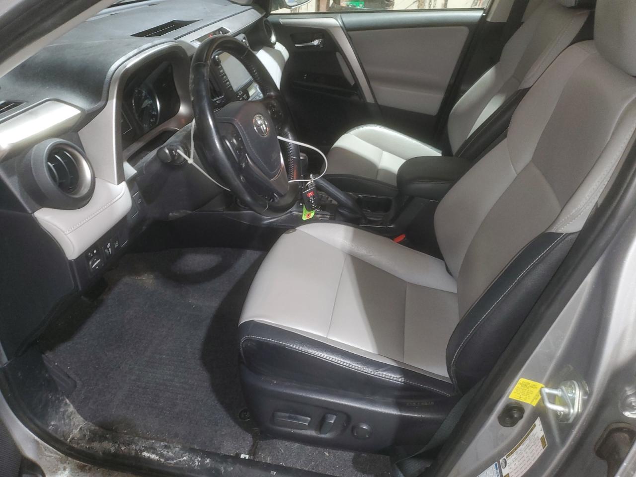 2017 Toyota RAV 4 - Image 7