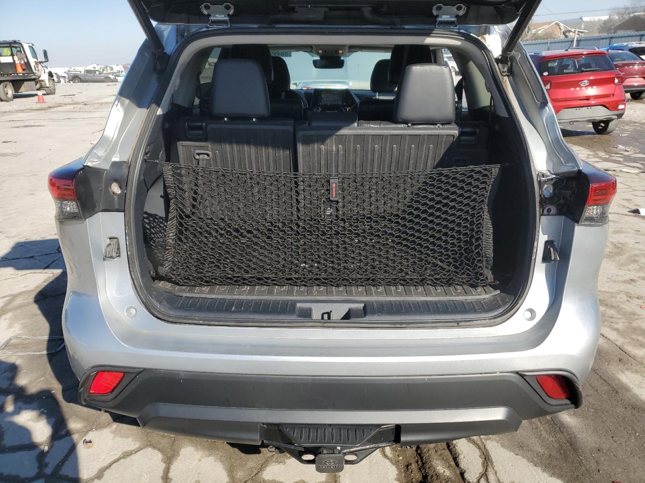 2022 Toyota Highlander - Image 6