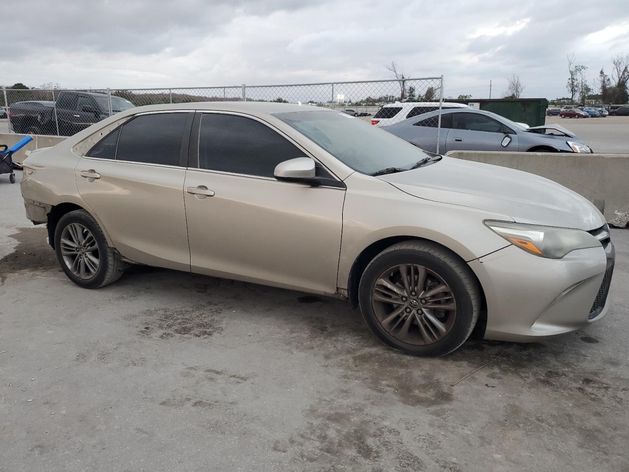 VIN 4T1BF1FK4FU061418 2015 TOYOTA CAMRY no.4