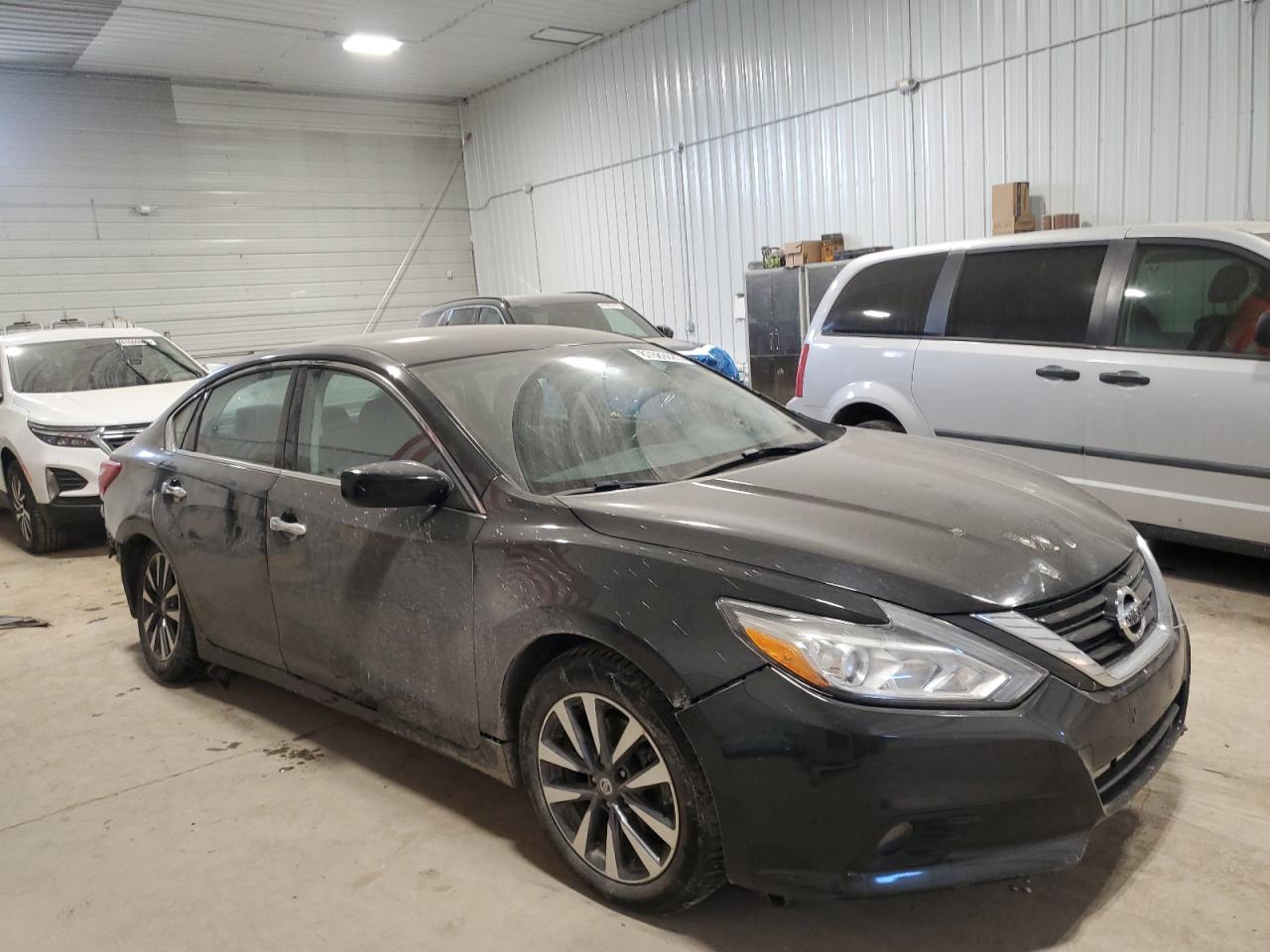 2017 Nissan Altima - Image 4