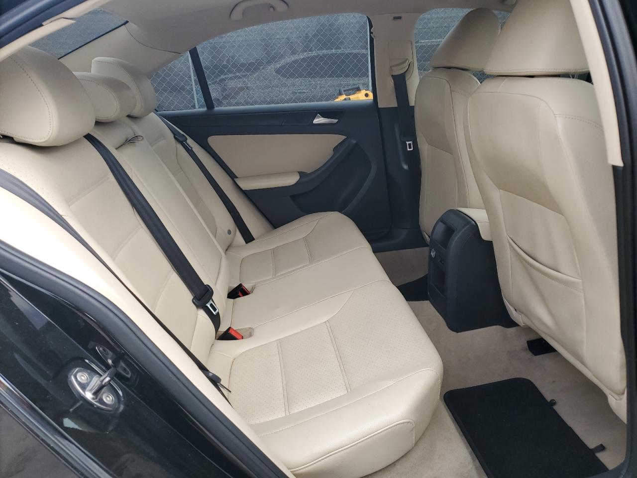 2014 Volkswagen Jetta - Image 6