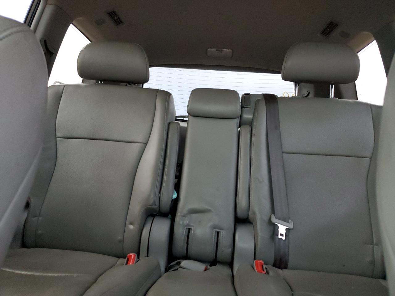 2013 Toyota Highlander - Image 10