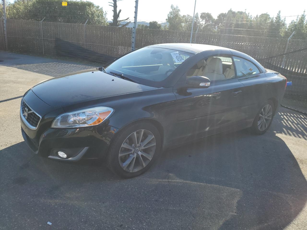 VIN YV1672MC9DJ137857 2013 VOLVO C70 no.1