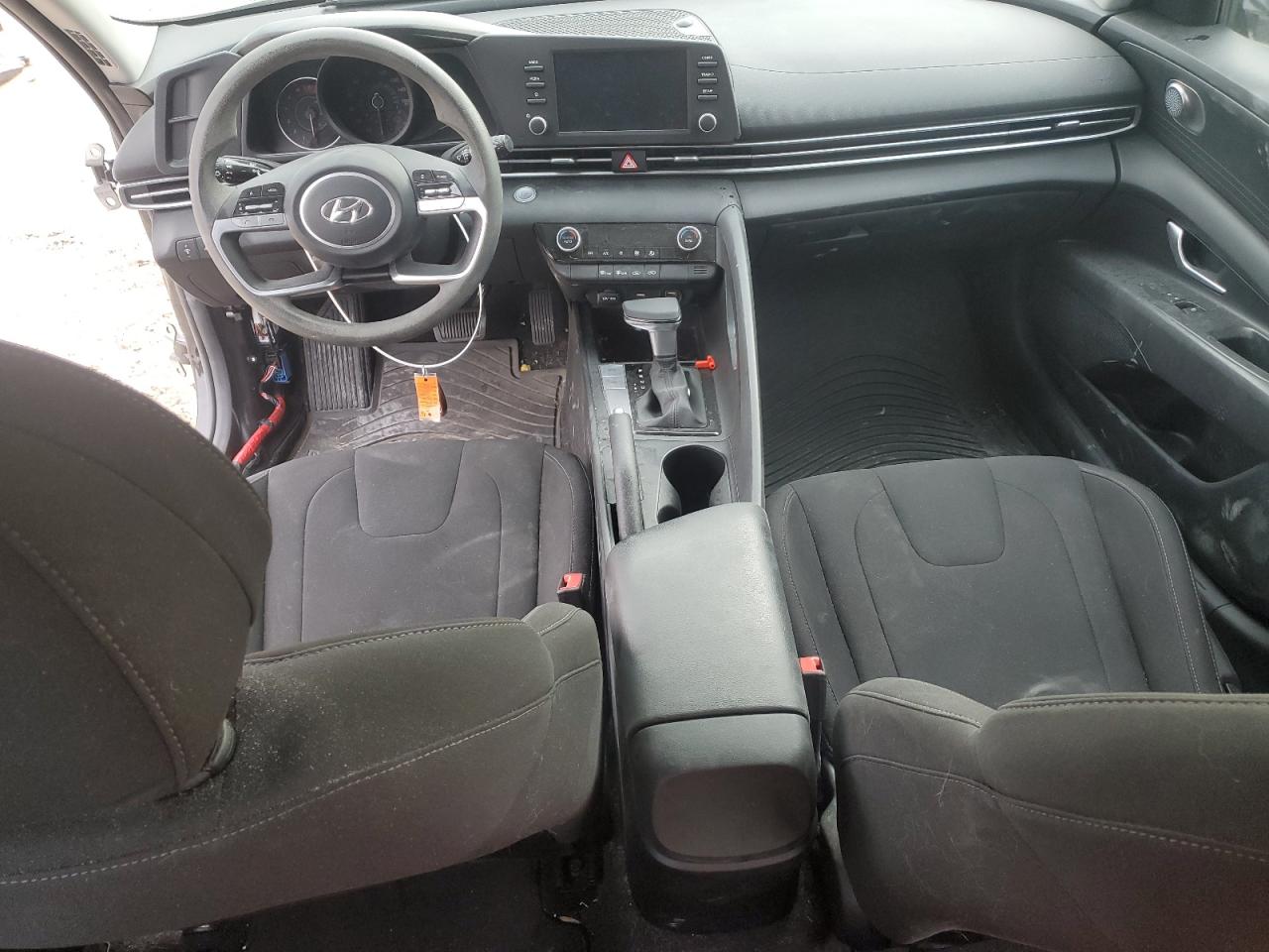 2021 Hyundai Elantra - Image 8