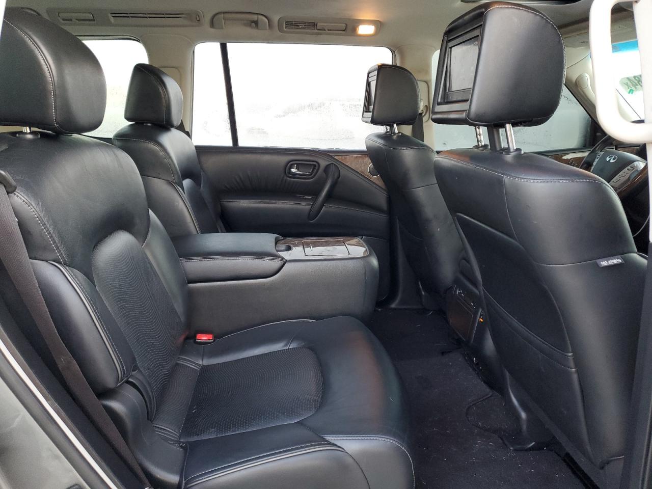 2017 Infiniti QX80 - Image 11