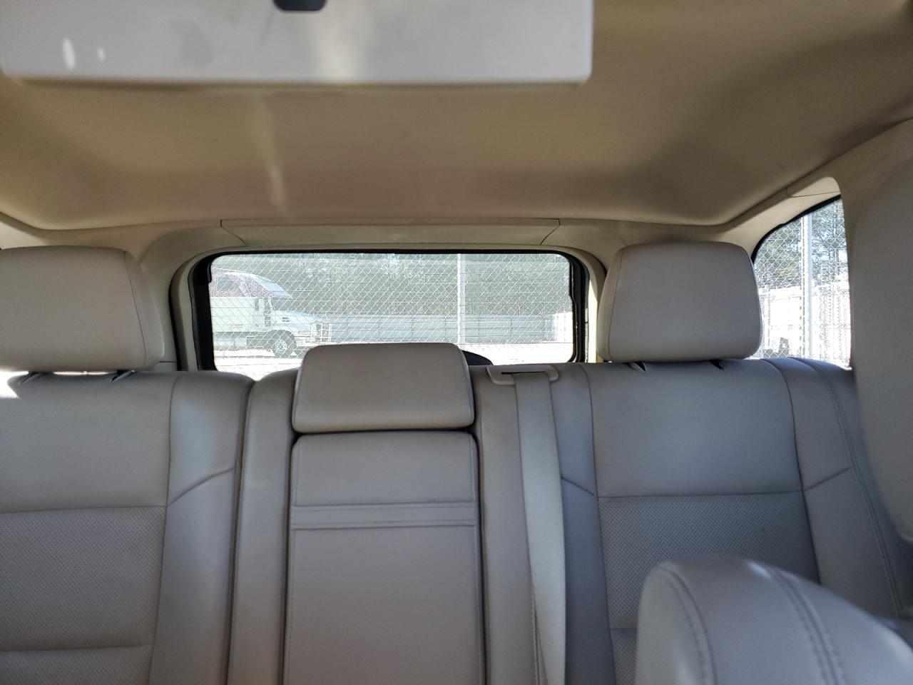 2011 Jeep Grand Cherokee - Image 10