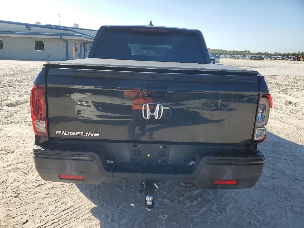 2017 Honda Ridgeline - Image 6