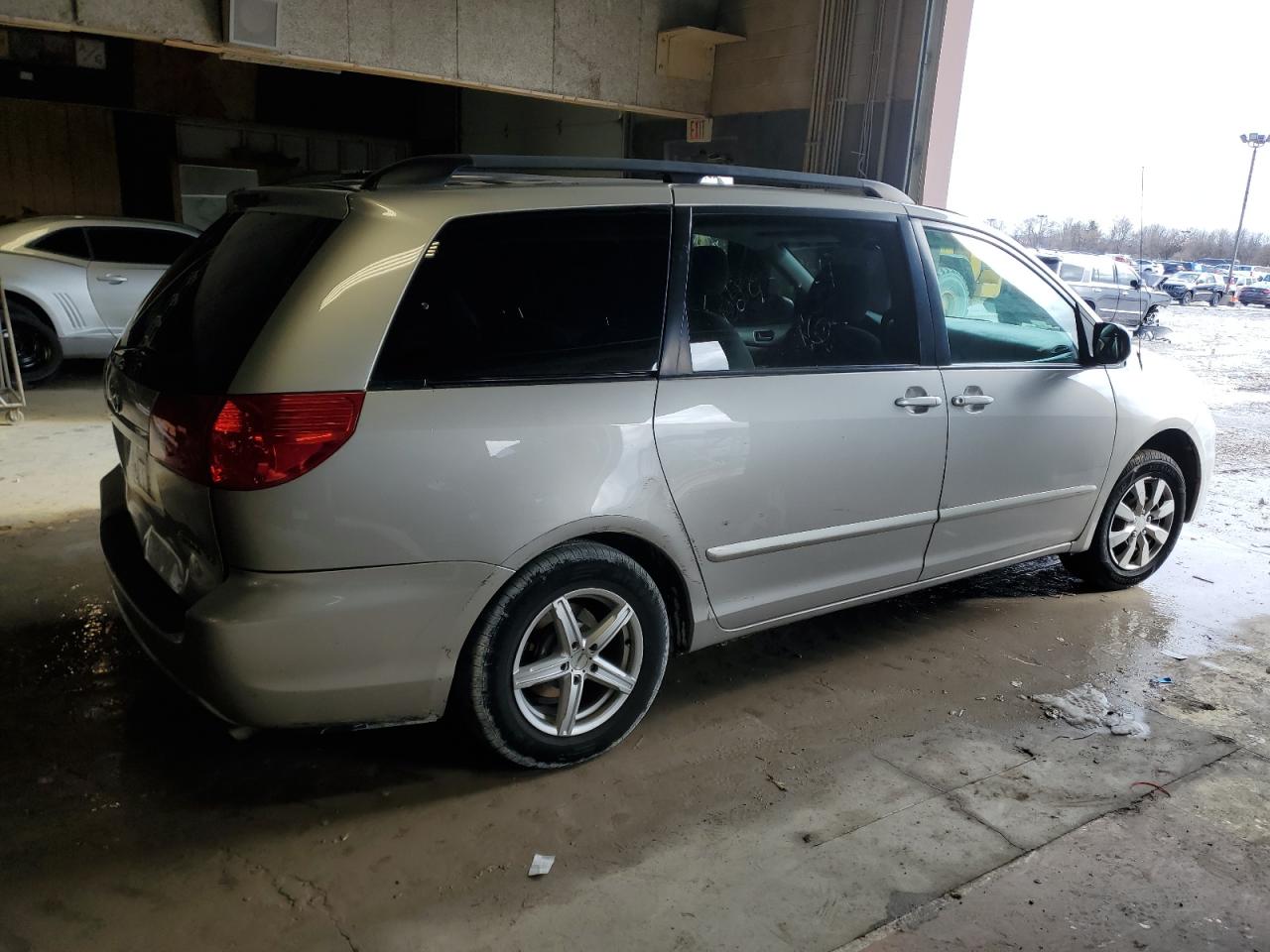 2009 Toyota Sienna - Image 3