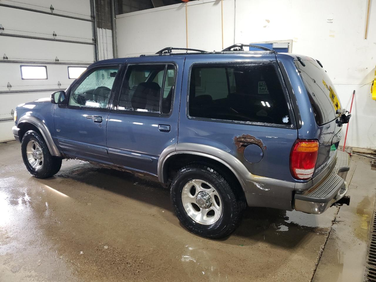 2000 Ford Explorer - Image 2