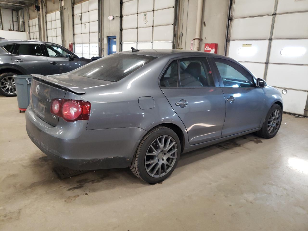 2009 Volkswagen Jetta - Image 3