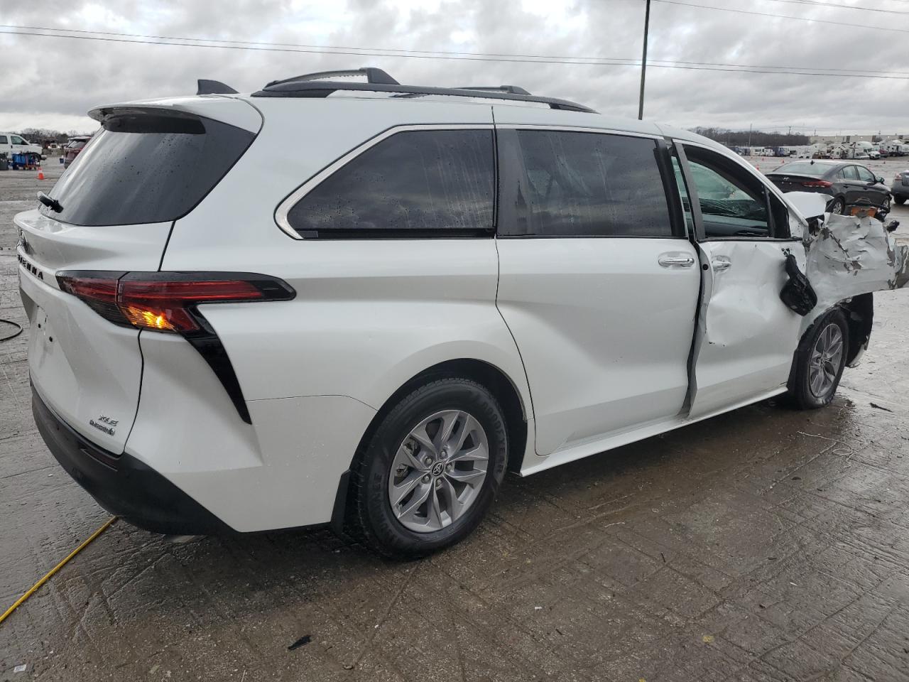 2022 Toyota Sienna - Image 3