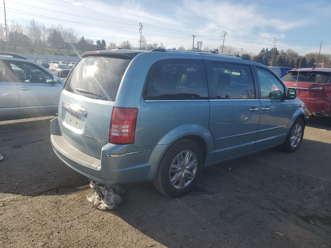 2009 Chrysler Town & Country - Image 3