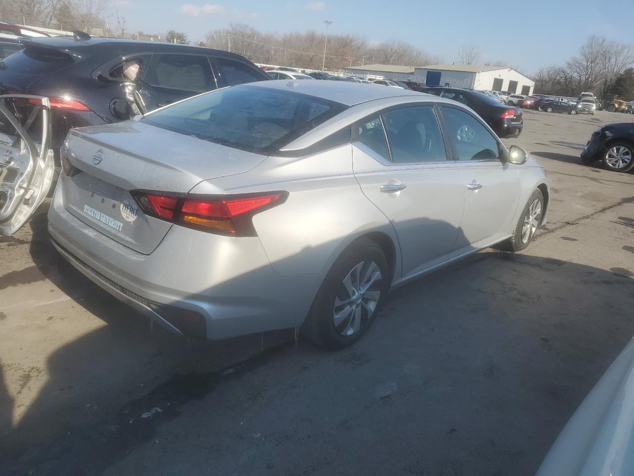 2020 Nissan Altima - Image 3