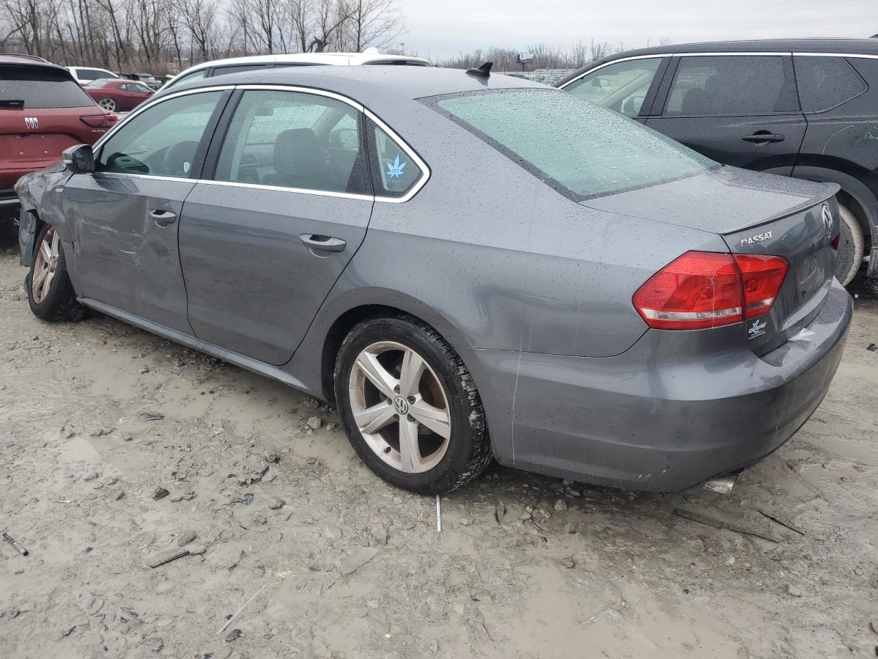 2014 Volkswagen Passat - Image 2