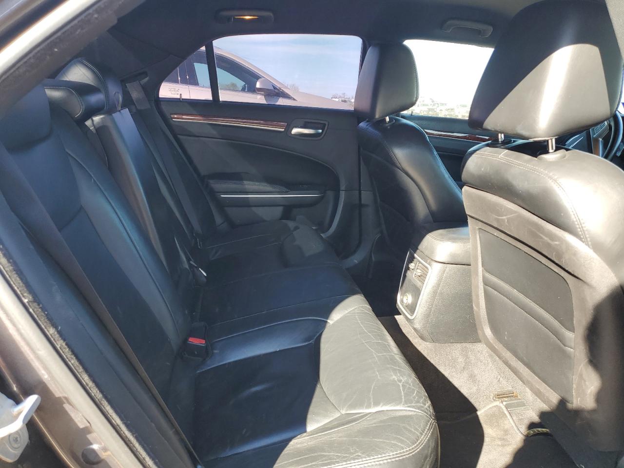 2013 Chrysler 300 - Image 10