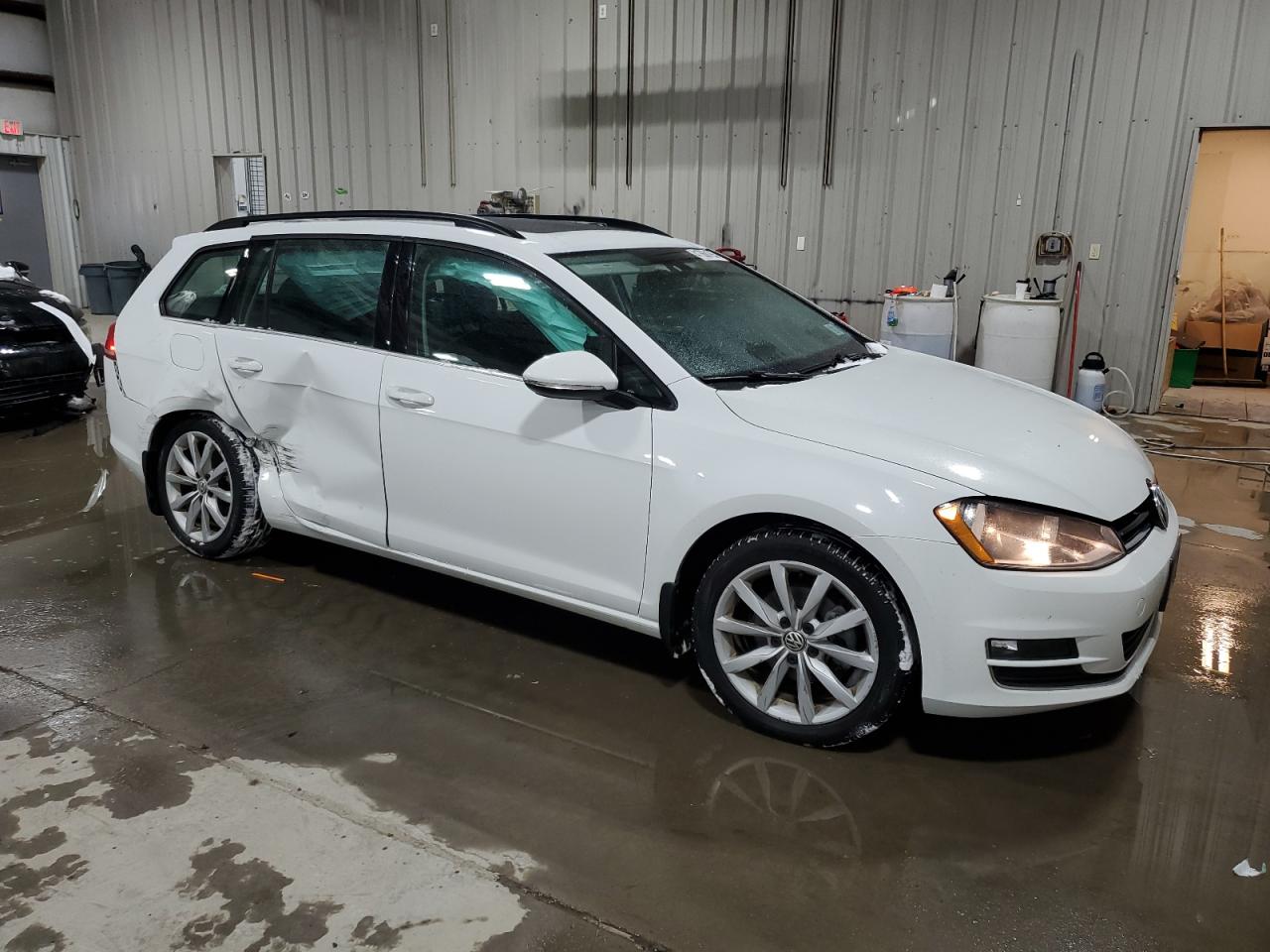 2017 Volkswagen Golf - Image 4