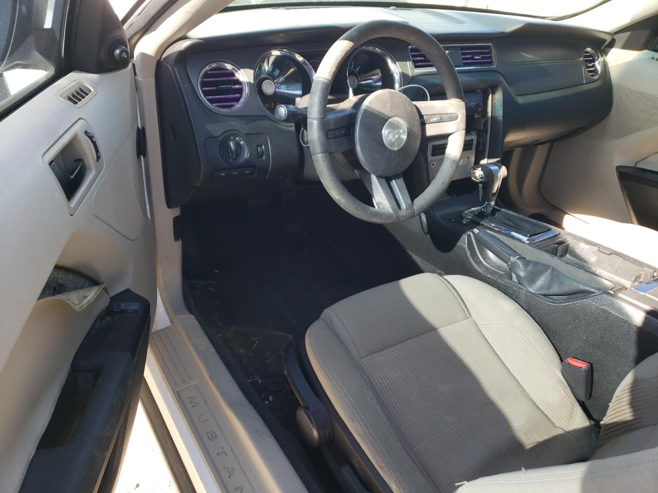 2011 Ford Mustang - Image 8