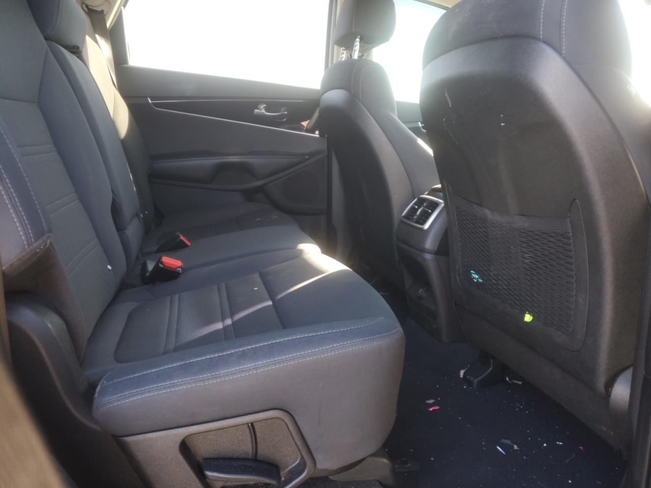 2018 Kia Sorento - Image 11