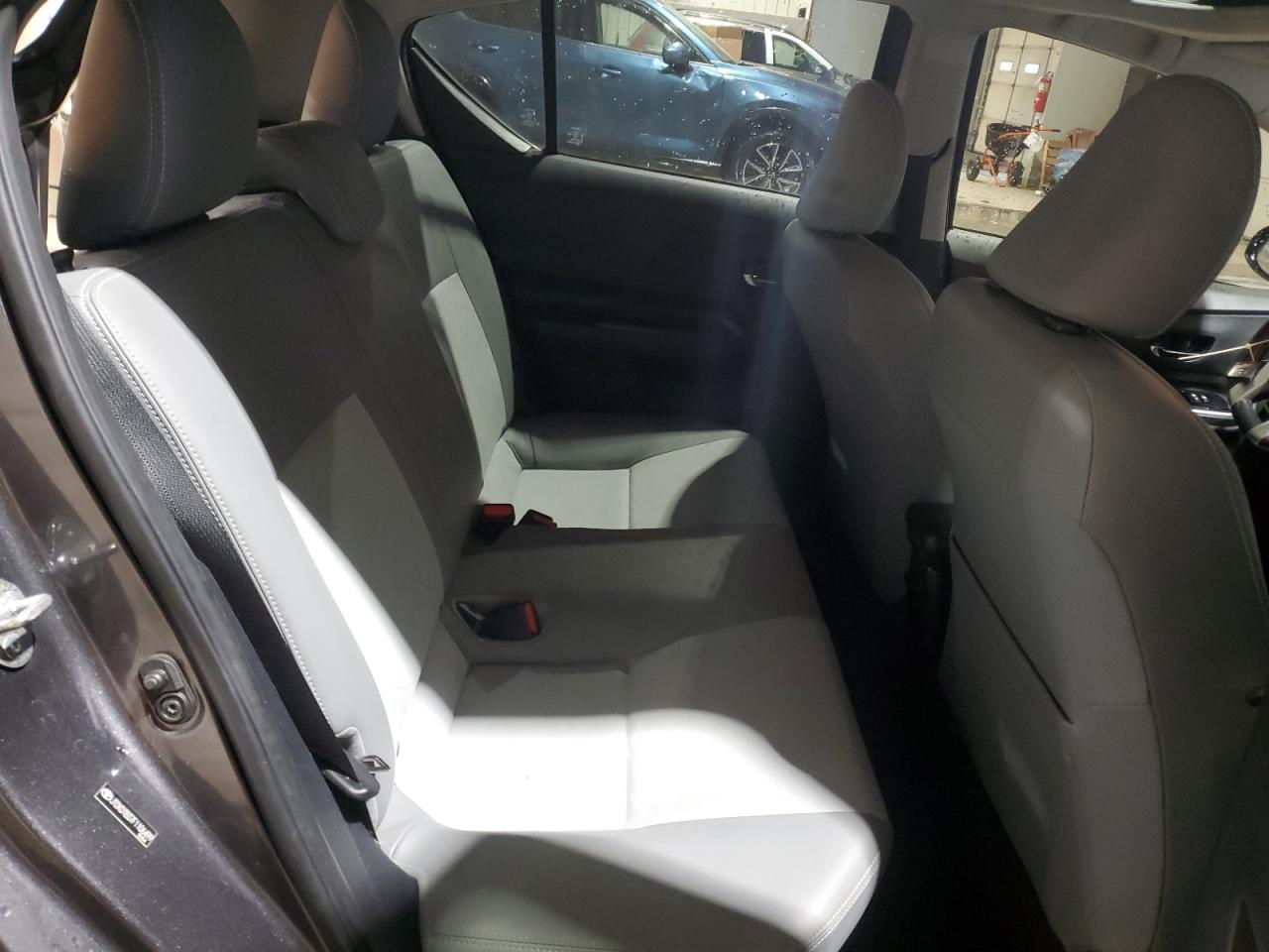 2015 Toyota Prius - Image 10