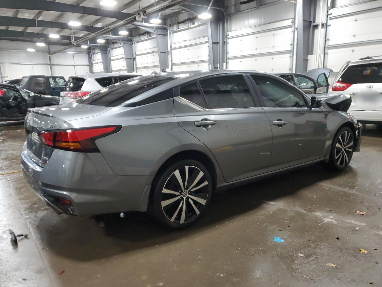2021 Nissan Altima - Image 3
